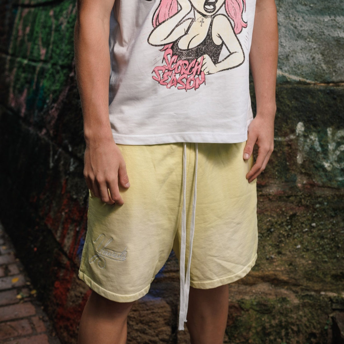 "YESSIRSKIII" SPRAY YELLOW SHORTS